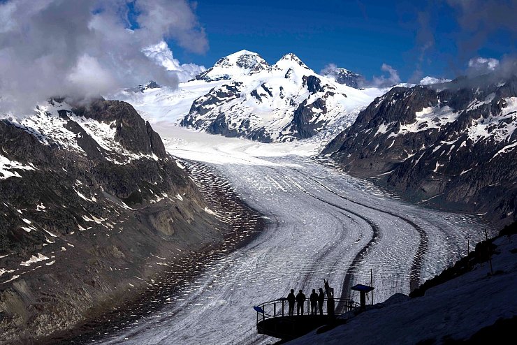 Gletscher haben weltweit 2023 eine Rekordmenge an Eis verloren (Archivbild) - © Matthias Schrader/AP