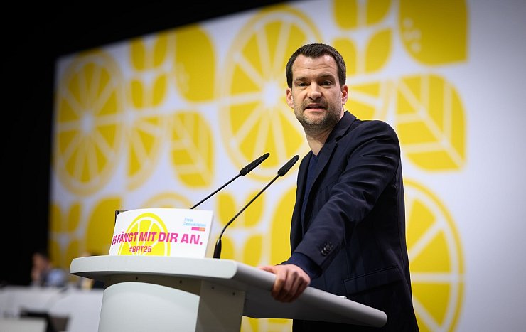 FDP-Vize Johannes Vogel sieht Partei in existenzbedrohender Lage. - © Bernd von Jutrczenka/dpa