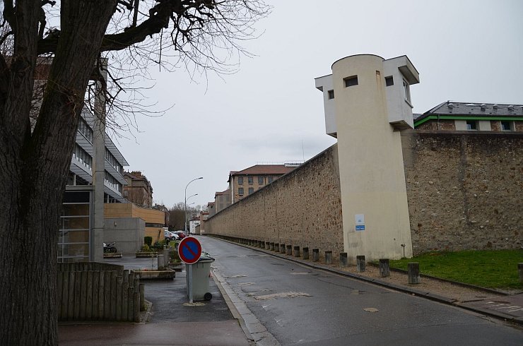Aus diesem Gefängnis im französischen Fresnes war Ferrara geflohen. - © picture alliance / dpa