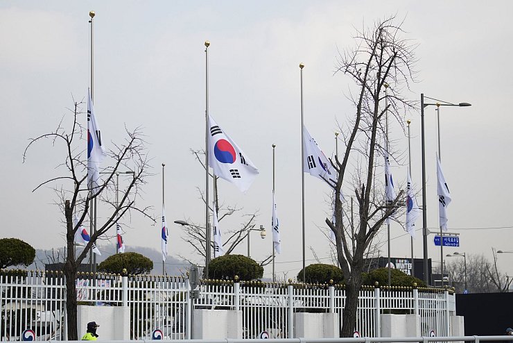In Südkorea wurde nach dem Unglück Staatstrauer angeordnet. - © Lee Jin-man/AP/dpa