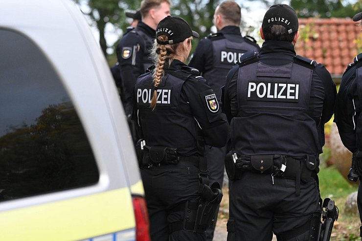 Der Junge hatte nach Polizeiangaben am Freitag mit Erlaubnis das Haus verlassen. - © Stefan Sauer/dpa