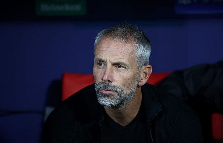 RB Leipzigs Trainer Marco Rose muss sein Team nach der späten Niederlage in Madrid wieder aufrichten. - © Jan Woitas/dpa