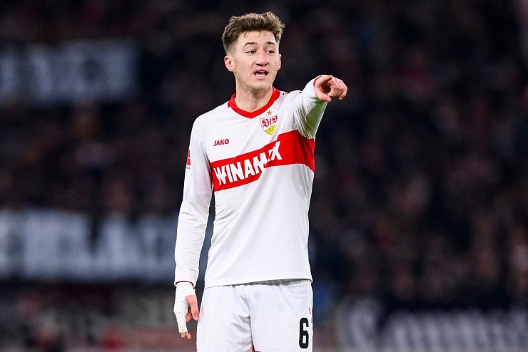 Angelo Stiller brachte den VfB Stuttgart im Test gegen Ajax Amsterdam in Führung. - © Tom Weller/dpa