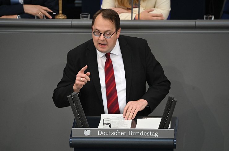 Linken-Fraktionschef Sören Pellmann stößt sich am Inhalt der Kanzler-Worte. (Archivbild) - © Katharina Kausche/dpa