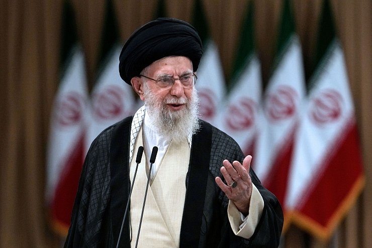 «Symbolische spirituelle Figur in der schiitischen Welt»: Der iranische Religionsführer Ajatollah Chamenei. (Archvbild) - © Vahid Salemi/AP/dpa