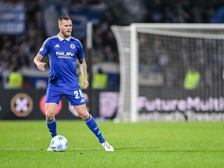 Abwehrspieler Tomas Kalas ist zurück im Team des FC Schalke. - © Harry Langer/dpa