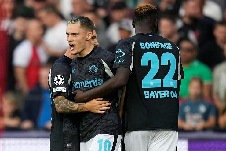 Florian Wirtz war bei Leverkusens Auftaktsieg der Matchwinner. - © Peter Dejong/AP/dpa