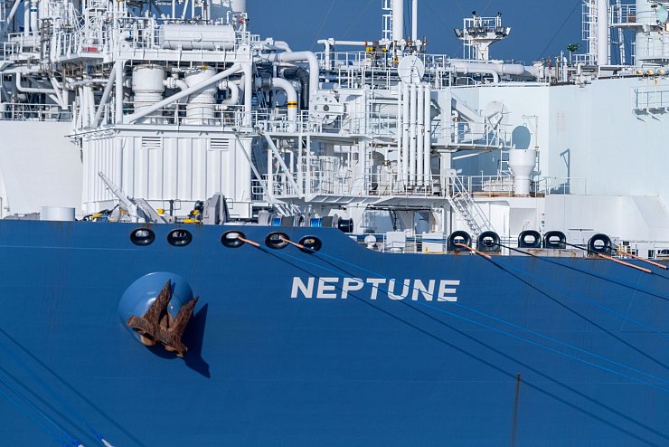 Laut Bundesregierung spielt auch das Terminal an der Ostsee wegen seiner geografischen Lage eine wichtige Rolle für die Versorgungssicherheit. - © Stefan Sauer/dpa