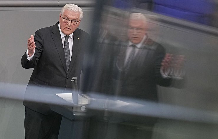 Der Bundespräsident spricht eine eindringliche Warnung zum Schutz der Demokratie aus. - © Michael Kappeler/dpa