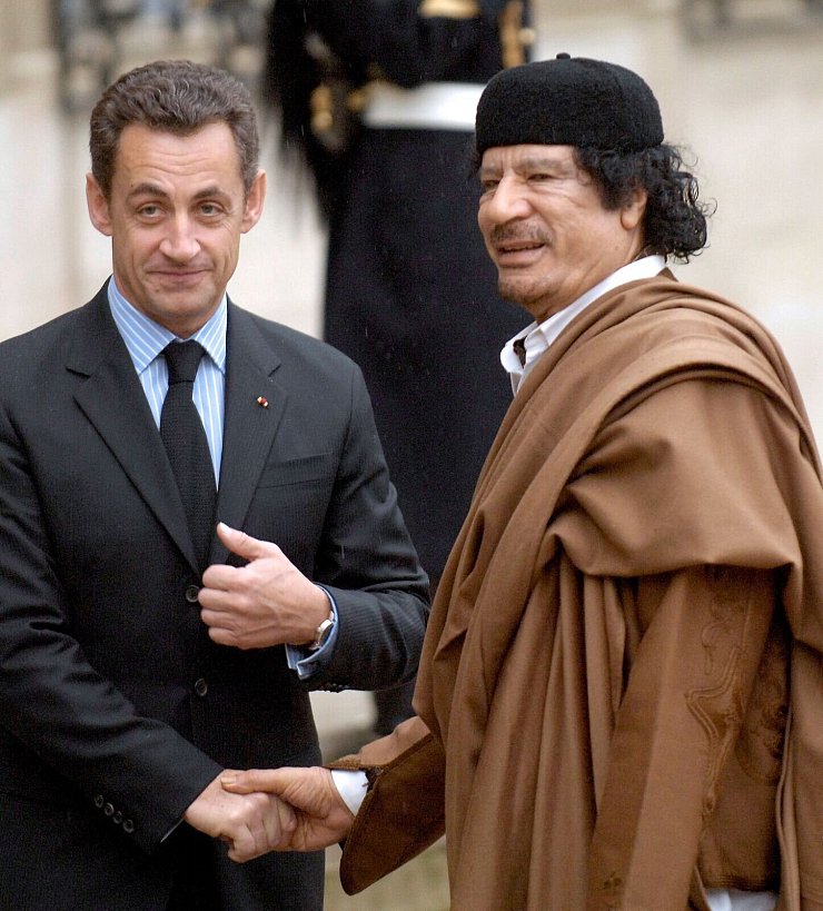 Sarkozy hat den Vorwurf einer Wahlkampfhilfe aus Lybien stets zurückgewiesen (Archivbild). - © picture alliance / dpa