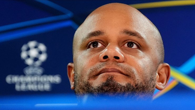 Trainer Vincent Kompany freut sich über Rückkehr. - © Andrew Milligan/PA Wire/dpa