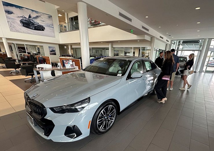 BMW konnte in den ersten drei Jahresmonaten in den USA ebenfalls Fahrt aufnehmen. (Archivbild) - © David Zalubowski/AP/dpa
