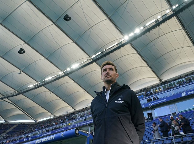 Siegesserie gerissen: Nürnbergs Trainer Miroslav Klose - © Marcus Brandt/dpa
