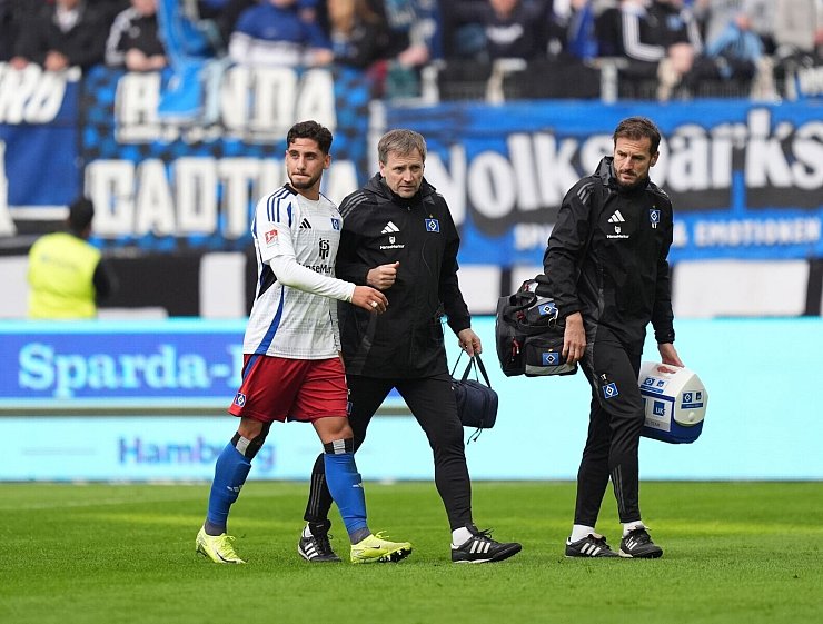 Musste früh raus: HSV-Kapitän Ludovit Reis - © Marcus Brandt/dpa