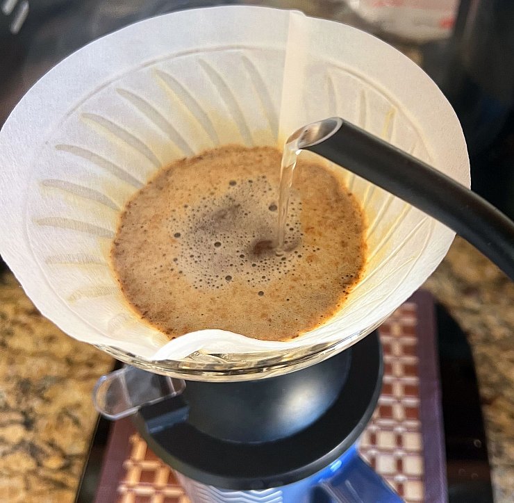 Schwanenhalskocher sind super für einen starken Filterkaffee. - © -/Ernest Park/dpa