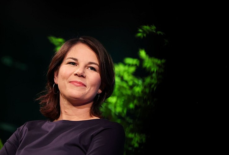 Will in der Golf-Region auch über Menschenrechte reden: Außenministerin Annalena Baerbock. - © Jan Woitas/dpa