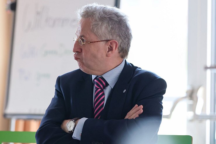 Hans-Georg Maaßen, Bundesvorsitzender der Werteunion und bis 2018 Präsident des Bundesamtes für Verfassungsschutz, ist selbst mittlerweile in den Fokus der Sicherheitsbehörde gerückt, die er früher leitete. (Archivbild) - © Daniel Löb/dpa