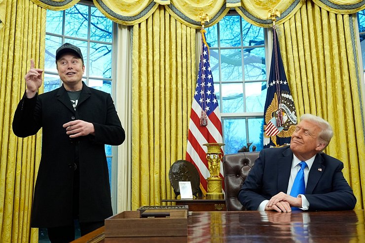 Ende einer besonderen Allianz: Elon Musk und US-Präsident Donald Trump gehen nach einem Streit um die Haushaltspolitik getrennte Wege. (Archiv) - © Alex Brandon/AP/dpa