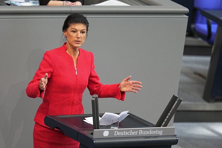 BSW-Chefin Wagenknecht warnt vor beispielloser Hochrüstung. - © Michael Kappeler/dpa