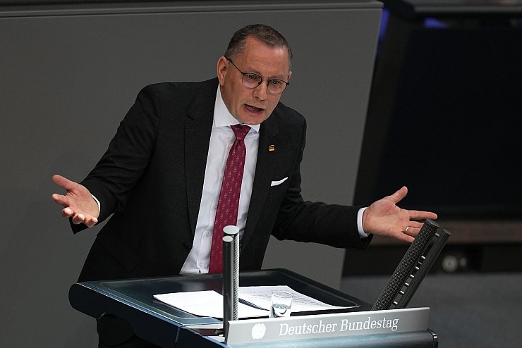 AfD-Fraktionschef Chrupalla warnt vor ausufernden Schulden. - © Michael Kappeler/dpa