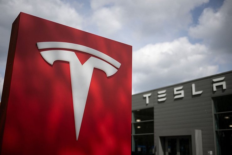 Tesla hat mit Absatzrückgängen zu kämpfen. (Archivbild) - © Sebastian Christoph Gollnow/dpa