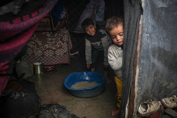 Die Lage der Binnenflüchtlinge in Gaza ist katastrophal. (Archivbild) - © Abdel Kareem Hana/AP/dpa