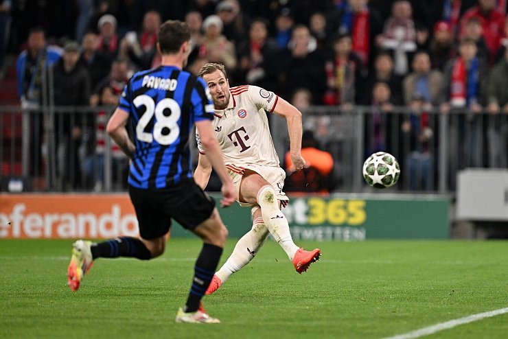 Außenpfosten statt Tor: Harry Kane bei seiner Großchance zum 1:0. - © Sven Hoppe/dpa