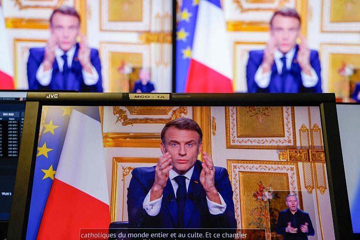 Macron will zügig einen neuen Premier und eine neue Regierung haben. - © Ludovic Marin/AFP/dpa