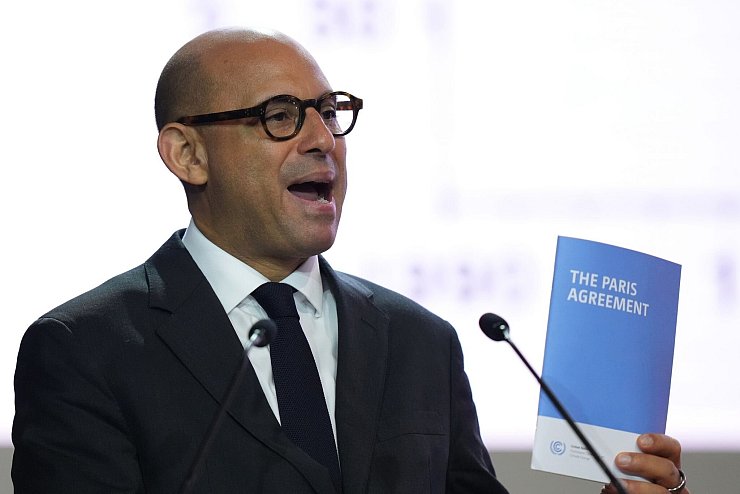 UN-Klimachef Simon Stiell ruft die Welt zu mehr Ehrgeiz auf. - © Fernando Llano/AP/dpa
