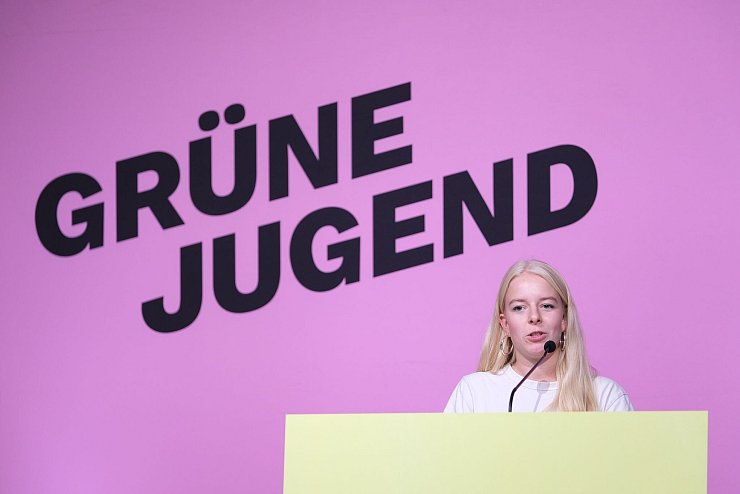 Will eine menschenwürdige Asylpolitik - die neue Vorsitzende der Grünen Jugend, Jette Nietzard - © Sebastian Willnow/dpa