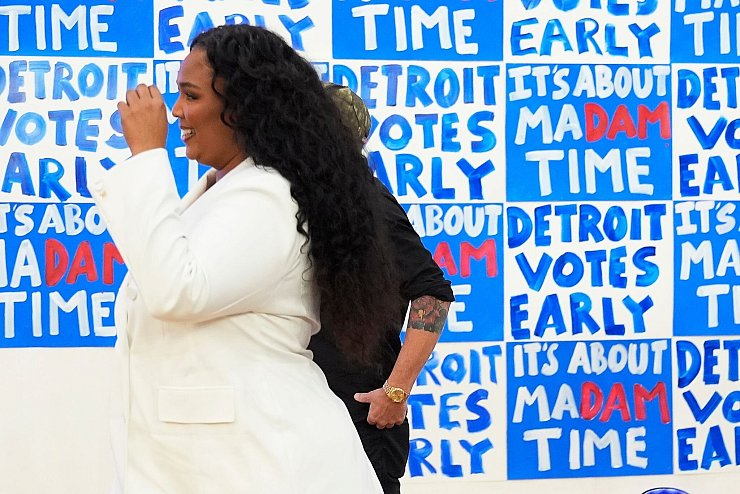 Lizzo: Habe für Harris gestimmt. - © Jacquelyn Martin/AP/dpa