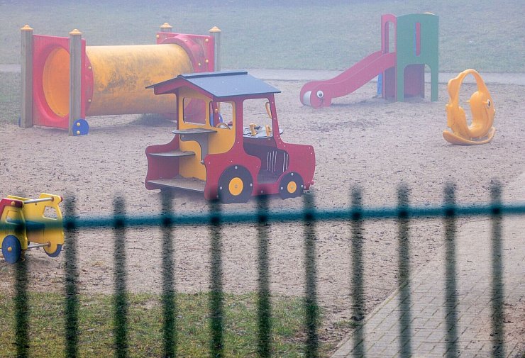 Besonders in östlichen Bundesländern fehlen den Kitas Kinder. (Symbolbild) - © Jens Büttner/dpa