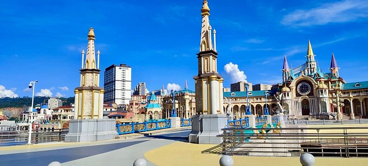 In der Glücksspiel-Enklave wird überall gebaut. - © Carola Frentzen/dpa