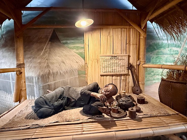 Museen am Goldenen Dreieck zeigen, wie früher Opium geraucht wurde. - © Carola Frentzen/dpa