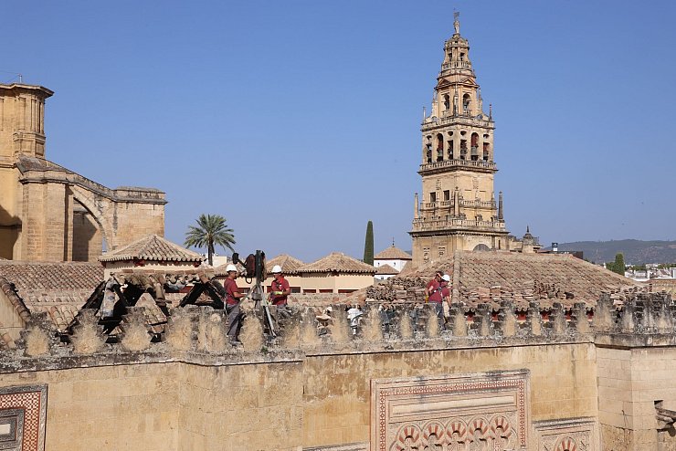 Die Kathedrale ist eine der größten Touristenattraktionen Spaniens. - © Madero Cubero/EUROPA PRESS/dpa