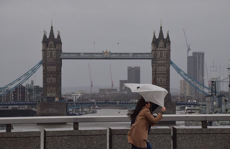 Auch in London gab es starken Wind sowie Regen. - © Vuk Valcic/ZUMA Press Wire/dpa