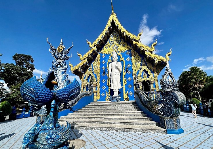 Neben traumhaften Ständen lockt das buddhistische Thailand auch mit herrlichen Tempeln, wie hier in Chiang Rai. - © Carola Frentzen/dpa/dpa-tmn