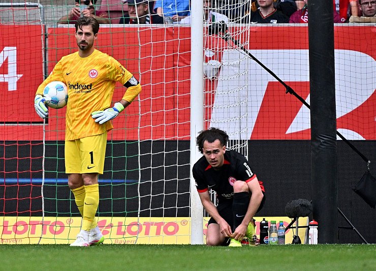 Kevin Trapp kehrte in Augsburg ins Eintracht-Tor zurück und hielt nach sechs Wochen Verletzungspause stark. - © Jan-Philipp Strobel/dpa