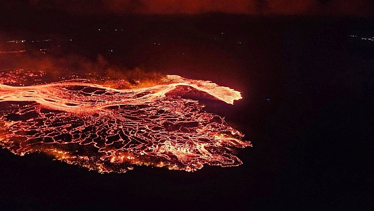Es ist der sechste Ausbruch des Vulkans im Südwesten von Island. - © Uncredited/Iceland Civil Defense/AP/dpa