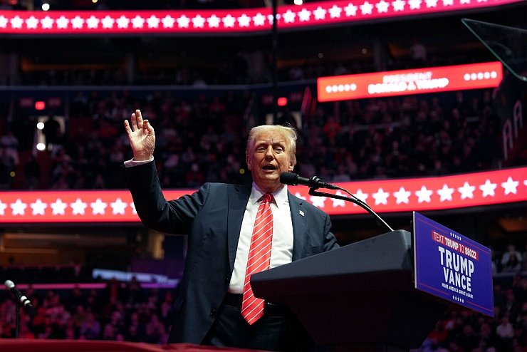 Trump verspricht Hilfe. - © Evan Vucci/AP/dpa