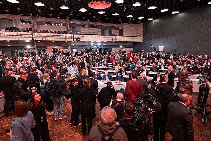Großer Medienandrang beim Bundesparteitag des Bündnisses Sahra Wagenknecht. - © Hannes P Albert/dpa