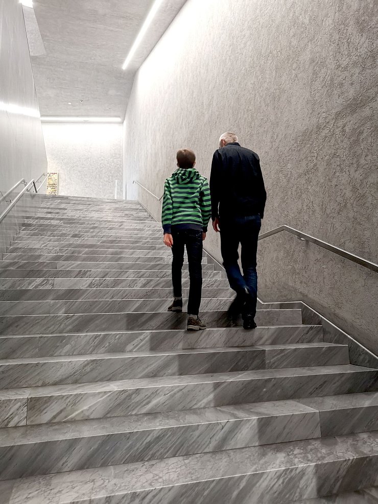Das Kunstmuseum Basel besteht aus Hauptbau und Neubau - sie verbindet ein unterirdischer Gang mit Marmor. - © Geraldine Friedrich/dpa-tmn