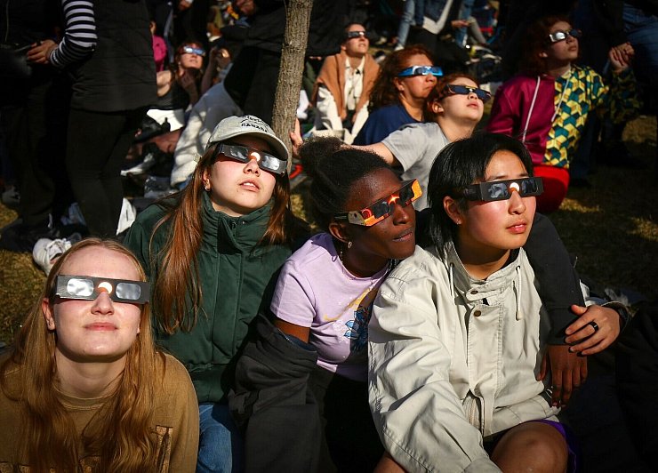 Millionen Menschen in Mexiko, den USA und Kanada konnten die Sonnenfinsternis miterleben. - © Serkan Senturk/ZUMA Press Wire/dpa