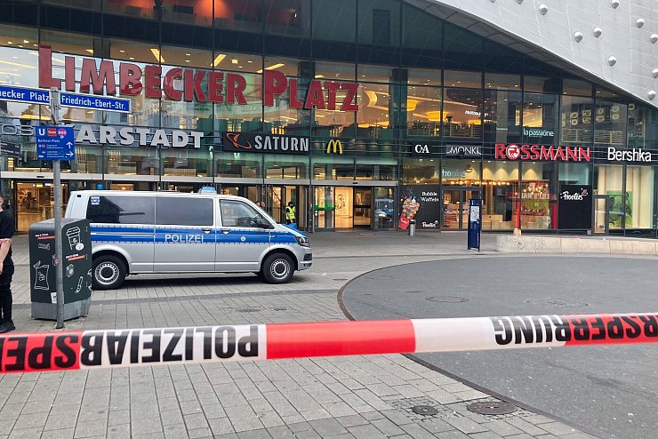 Die Gruppe soll auch die Evakuierung des Einkaufszentrums am Limbecker Platz in Essen im Mai 2024 ausgelöst haben. (Archivbild) - © Florentine Dame/dpa
