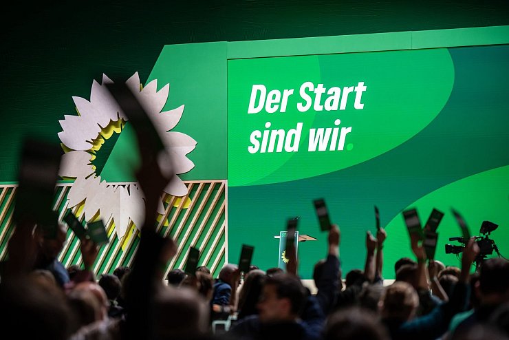 «Der Start sind wir» - unter diesem Motto stimmen sich die Grünen auf den anstehenden Bundestagswahlkampf ein. - © Michael Kappeler/dpa