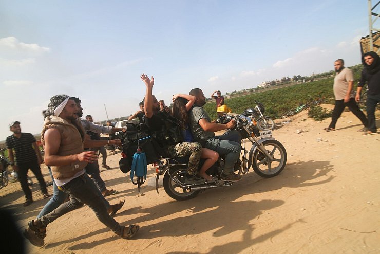 Dutzende entführte Israelis sind noch immer in den Händen der Geiselnehmer. (Archivbild) - © Uncredited/AP/dpa