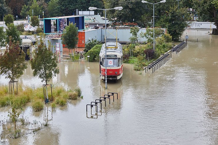 Hochwasser-Alarm gilt auch in der Slowakei. - © Holubová Dorota/CTK/dpa