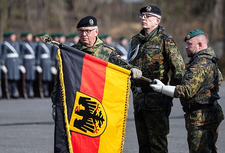Heer stellt neue Heimatschutzdivision auf - © Hannes P. Albert/dpa