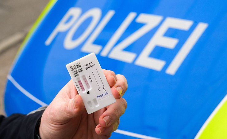 Drogentests der Polizei können derzeit nur nachweisen, ob jemand Cannabis konsumiert hat. (Symbolbild) - © Julian Stratenschulte/dpa