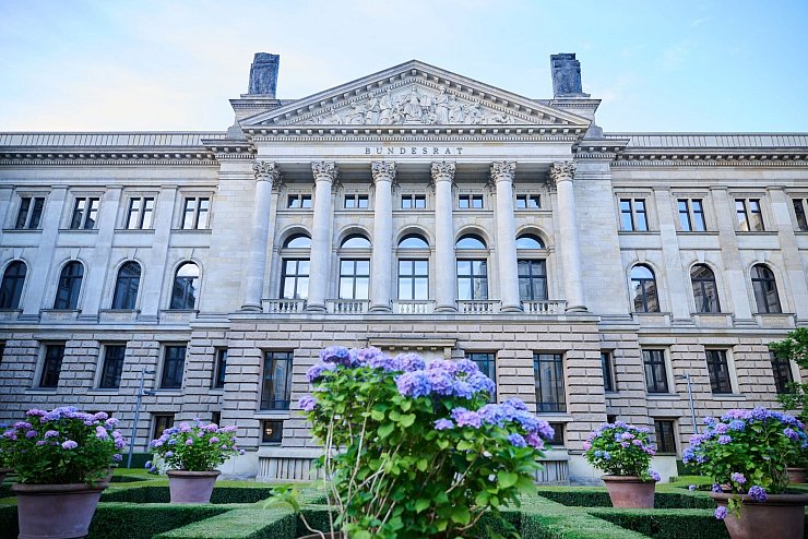 Nach dem Bundestag war der Bundesrat am Zug. - © Annette Riedl/dpa